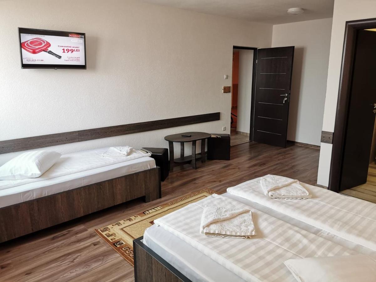 Hotel Tranzit Одореу Секуеш Екстериор снимка