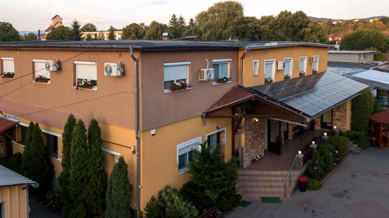 Hotel Tranzit Одореу Секуеш Екстериор снимка