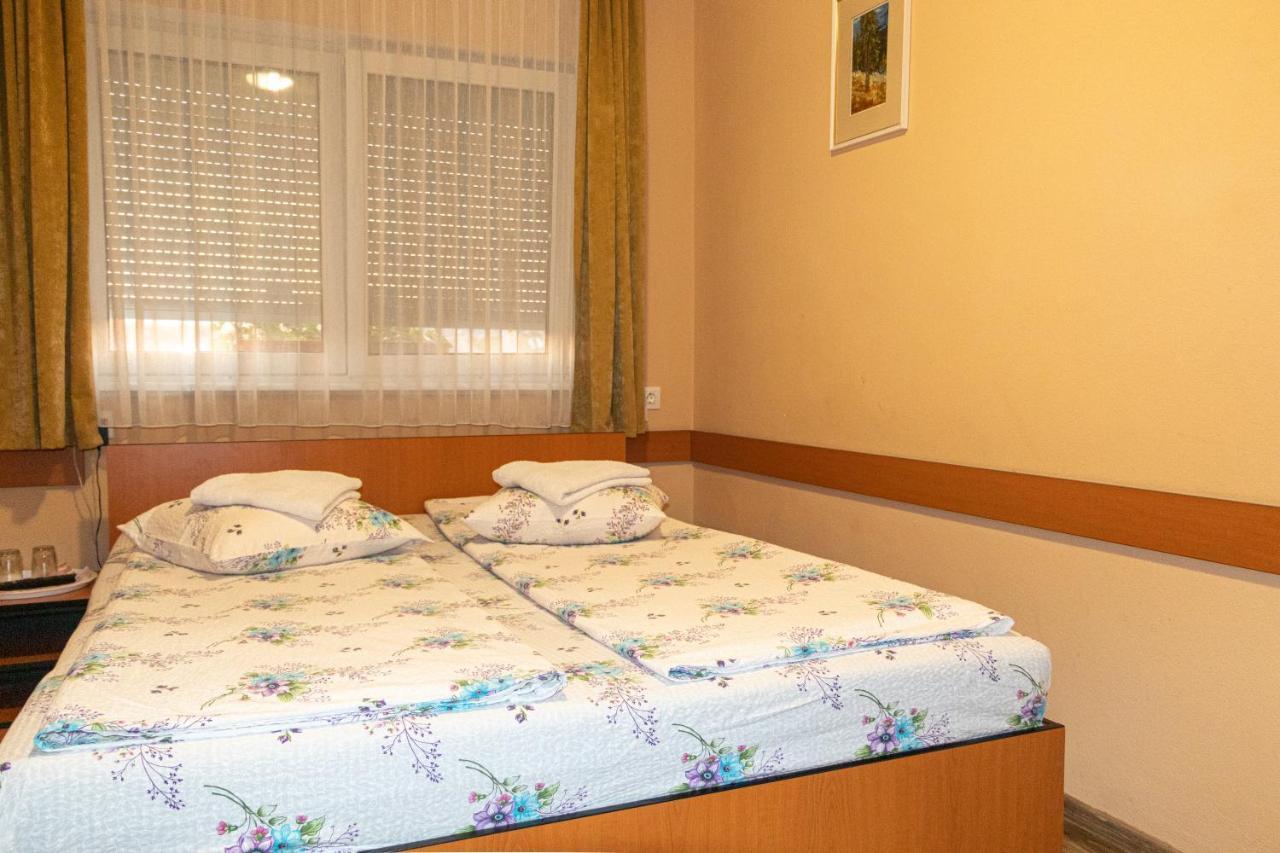 Hotel Tranzit Одореу Секуеш Екстериор снимка