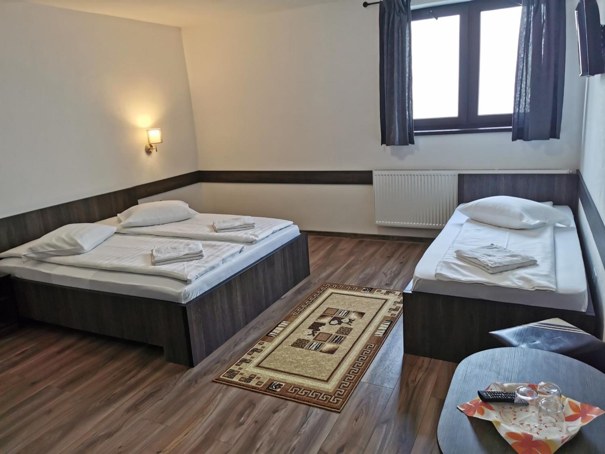 Hotel Tranzit Одореу Секуеш Екстериор снимка