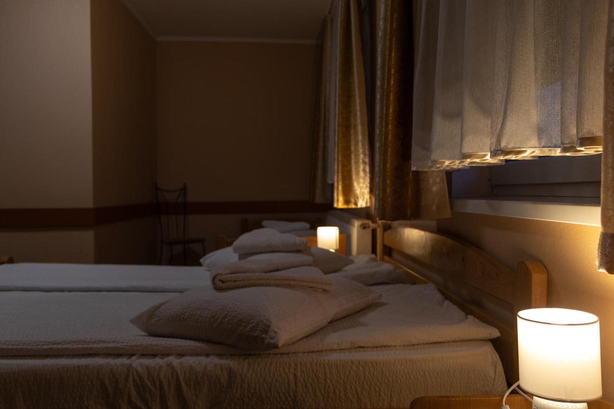 Hotel Tranzit Одореу Секуеш Екстериор снимка