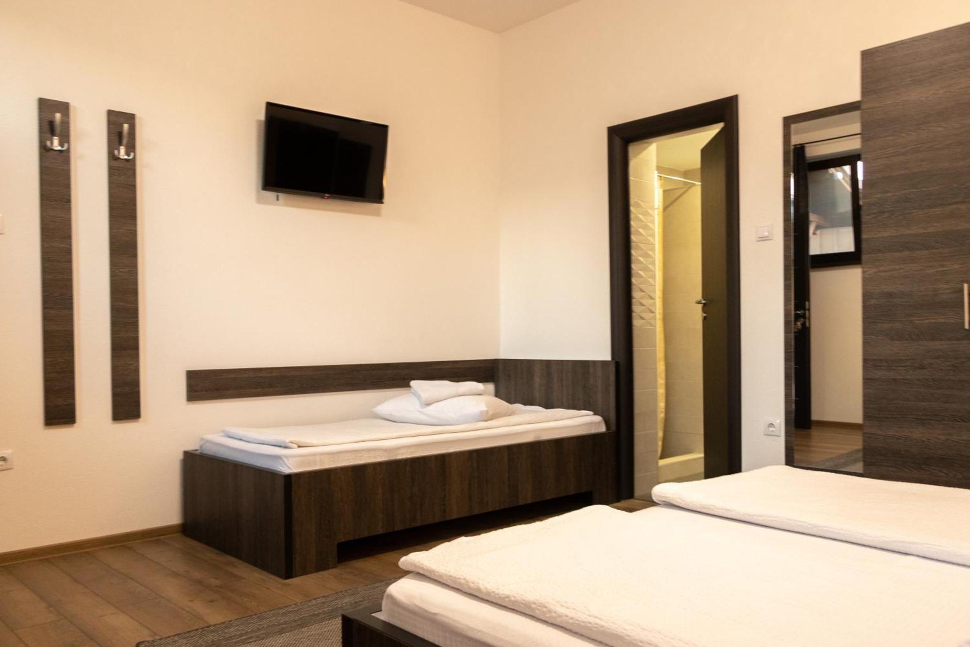 Hotel Tranzit Одореу Секуеш Екстериор снимка