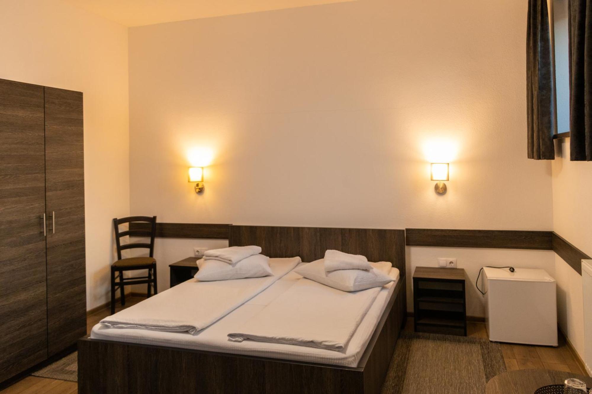 Hotel Tranzit Одореу Секуеш Екстериор снимка