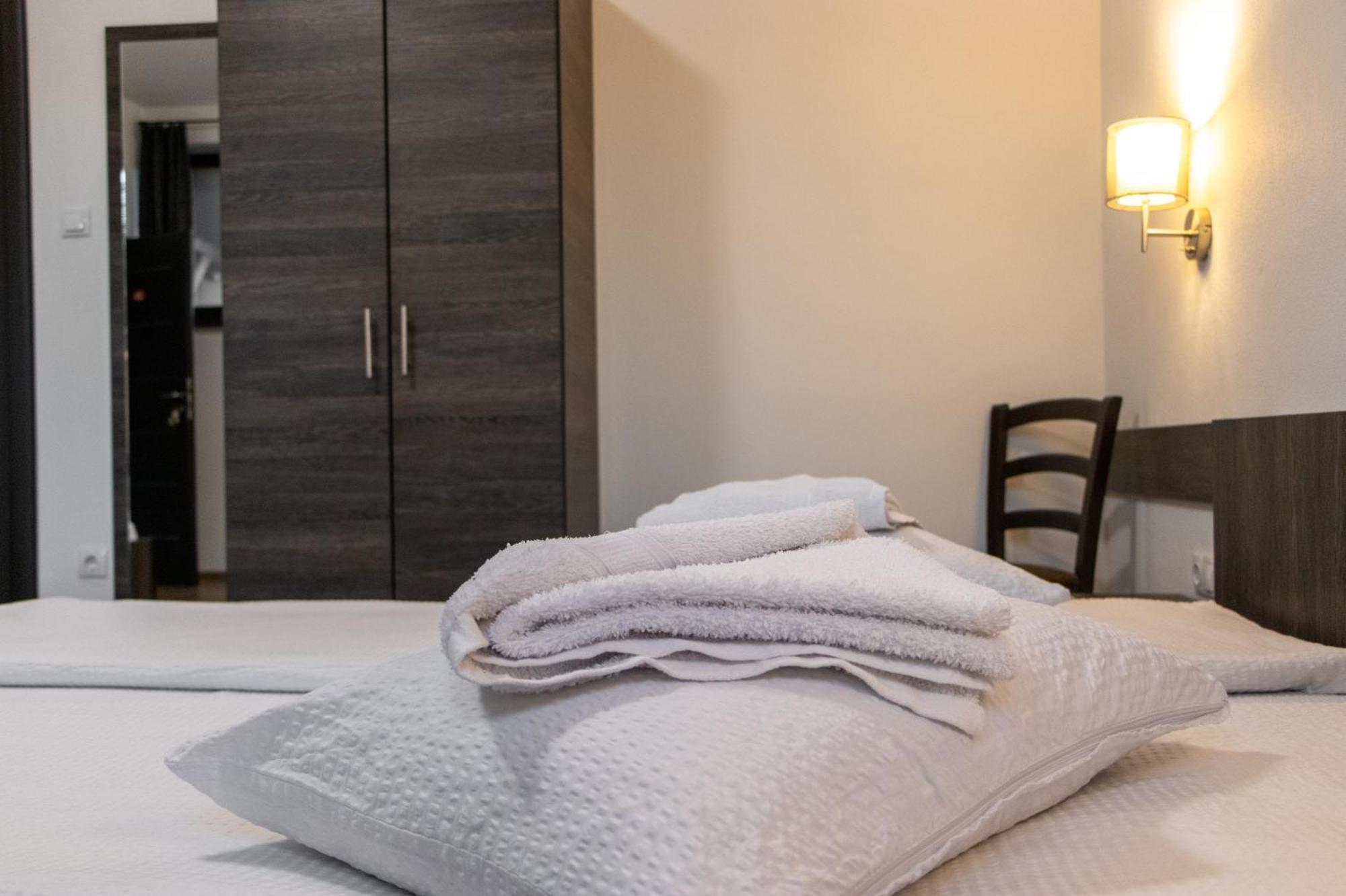 Hotel Tranzit Одореу Секуеш Екстериор снимка