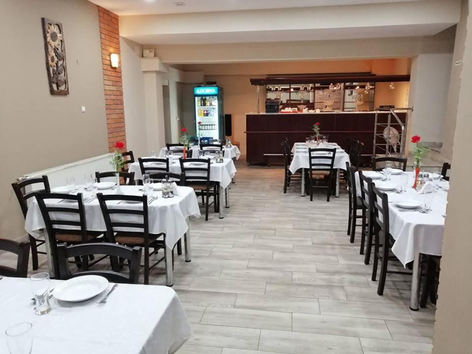 Hotel Tranzit Одореу Секуеш Екстериор снимка