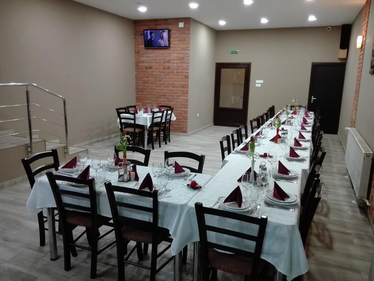 Hotel Tranzit Одореу Секуеш Екстериор снимка
