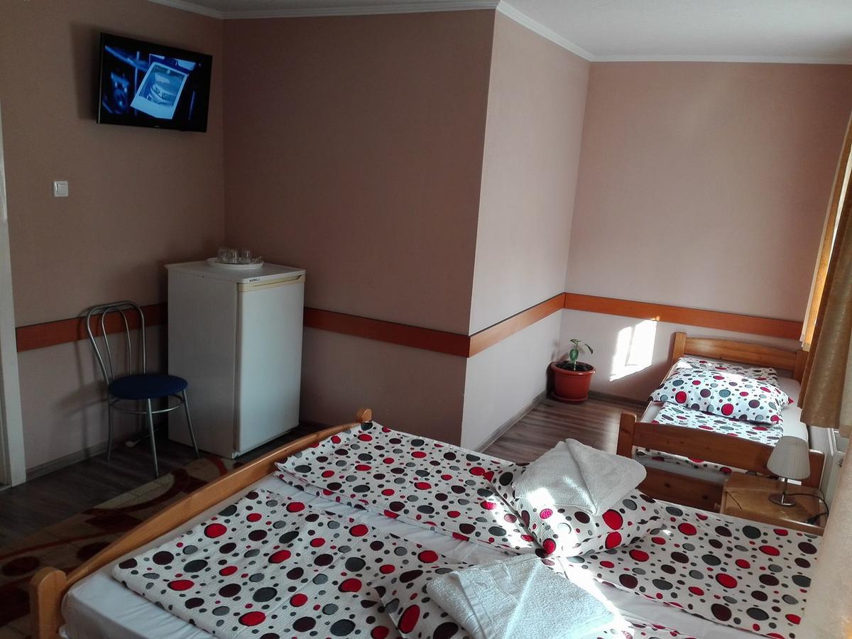 Hotel Tranzit Одореу Секуеш Екстериор снимка